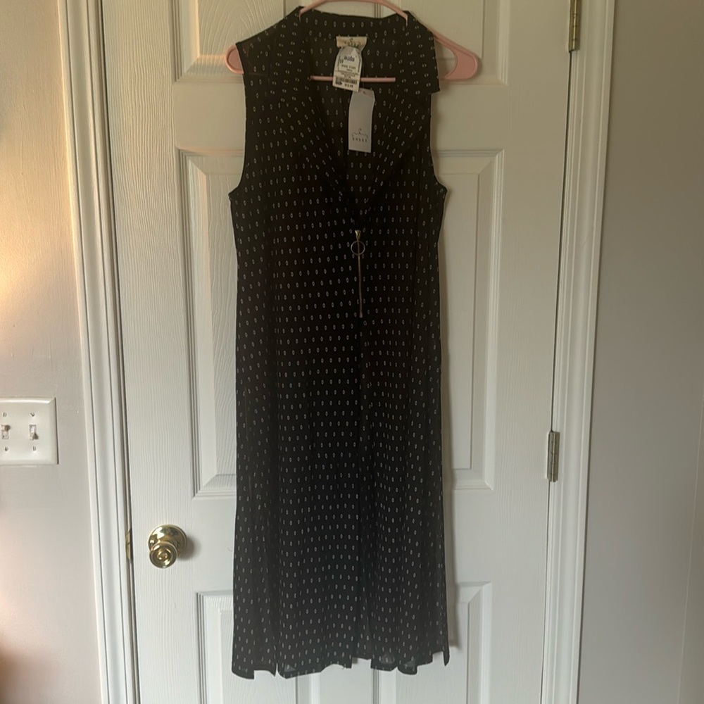 Black long top no sleeves